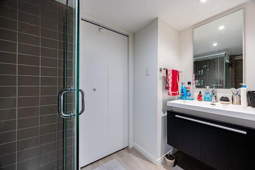 Bathroom - 33 Rue Thurlow, Hampstead, QC - Indoor