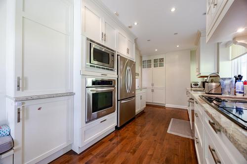 Kitchen - 33 Rue Thurlow, Hampstead, QC - Indoor Photo Showing Kitchen With Upgraded Kitchen