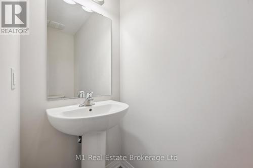13 Meadowridge Street, Kitchener, ON - Indoor Photo Showing Bathroom