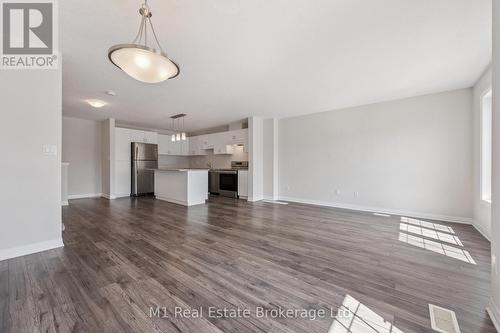 13 Meadowridge Street, Kitchener, ON - Indoor