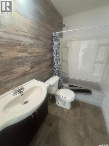 220 Stovel Avenue E, Melfort, SK - Indoor Photo Showing Bathroom