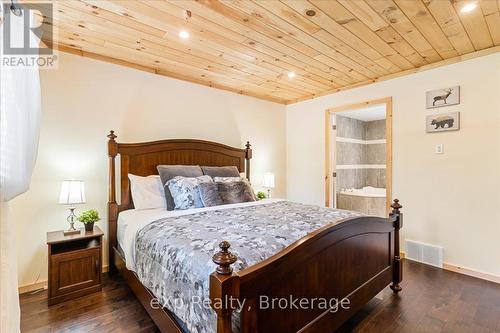 19 Murray Avenue, Northern Bruce Peninsula, ON - Indoor Photo Showing Bedroom