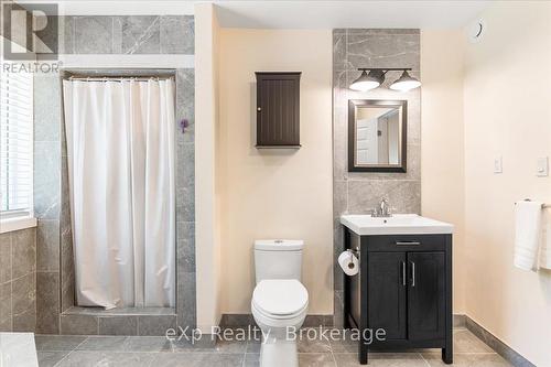 19 Murray Avenue, Northern Bruce Peninsula, ON - Indoor Photo Showing Bathroom