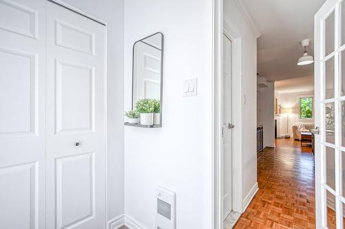 Hall - 118Z Place De Fontainebleau, Saint-Lambert, QC 