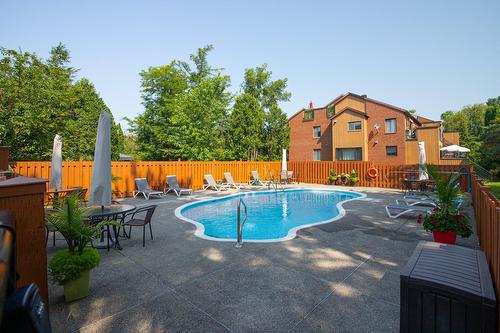 Pool - 118Z Place De Fontainebleau, Saint-Lambert, QC 