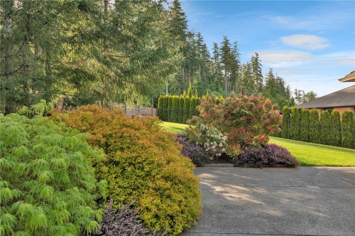 2002 Varsity Dr, Campbell River, BC 