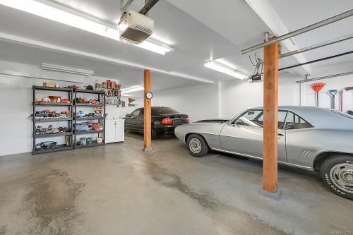 2002 Varsity Dr, Campbell River, BC 