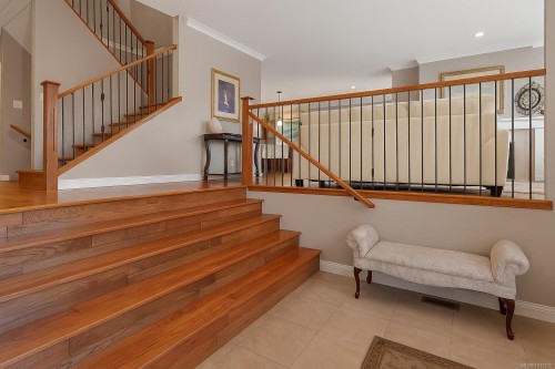 2002 Varsity Dr, Campbell River, BC 