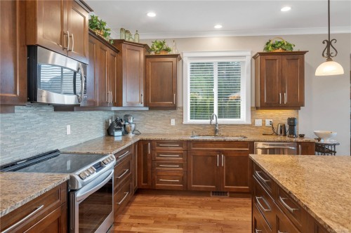 2002 Varsity Dr, Campbell River, BC 