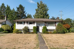 3940 Oakdale Pl  Saanich, BC V8N 3B6