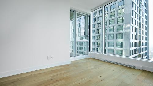 Bedroom - 3709-1020 Rue De La Montagne, Montréal (Ville-Marie), QC - Indoor Photo Showing Other Room