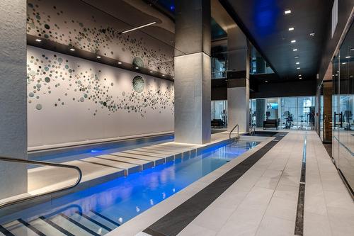 Piscine - 3709-1020 Rue De La Montagne, Montréal (Ville-Marie), QC - Indoor Photo Showing Other Room With In Ground Pool