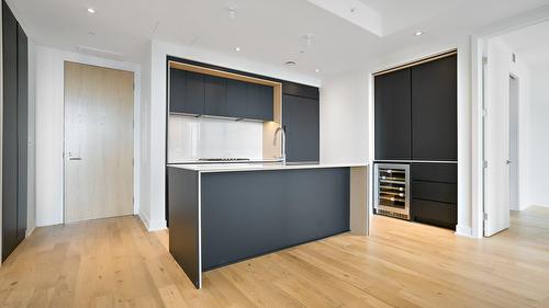 Kitchen - 3709-1020 Rue De La Montagne, Montréal (Ville-Marie), QC - Indoor Photo Showing Other Room