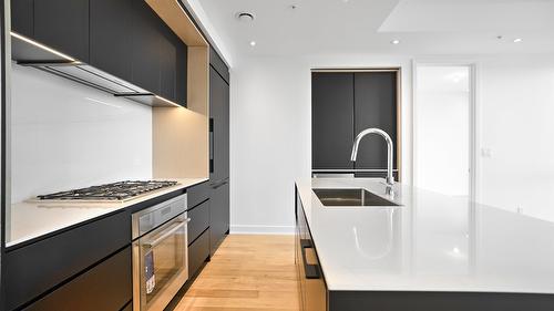 Cuisine - 3709-1020 Rue De La Montagne, Montréal (Ville-Marie), QC - Indoor Photo Showing Kitchen With Upgraded Kitchen