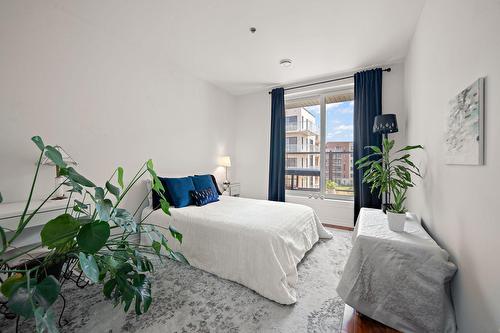 Chambre à coucher principale - 404-335 Boul. Marcel-Laurin, Montréal (Saint-Laurent), QC - Indoor Photo Showing Bedroom