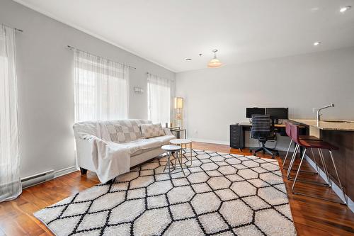 Salon - 404-335 Boul. Marcel-Laurin, Montréal (Saint-Laurent), QC - Indoor Photo Showing Living Room