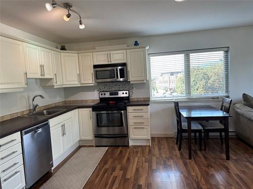 402-1042 1St Avenue, Fernie, BC - Indoor Photo Showing Kitchen With Double Sink