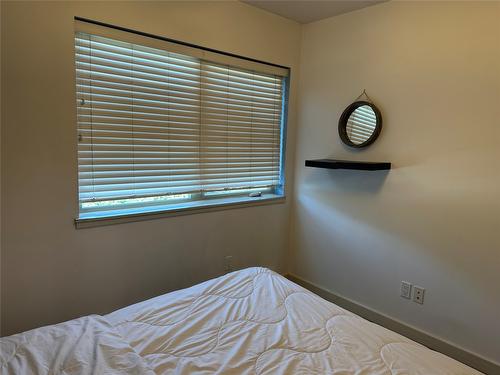 402-1042 1St Avenue, Fernie, BC - Indoor Photo Showing Bedroom