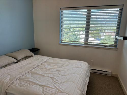 402-1042 1St Avenue, Fernie, BC - Indoor Photo Showing Bedroom