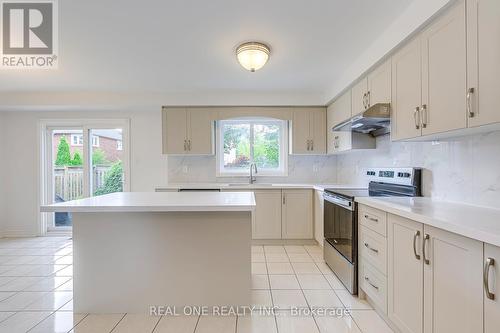 5192 Castlefield Drive, Mississauga, ON - Indoor Photo Showing Kitchen With Upgraded Kitchen