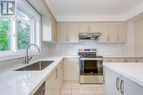 5192 Castlefield Drive, Mississauga, ON - Indoor Photo Showing Kitchen