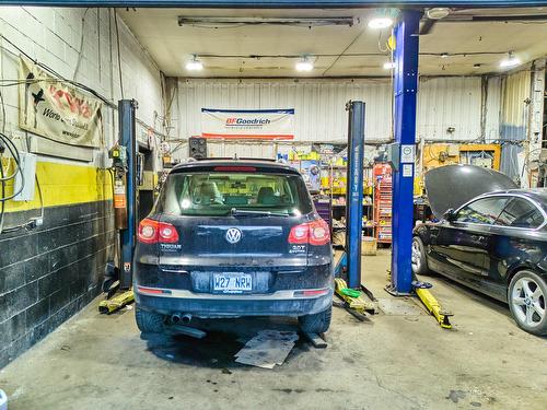 Commerce - 1387 Boul. Du Curé-Labelle, Blainville, QC - Indoor Photo Showing Garage