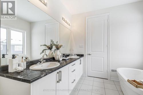 440 Kennedy Circle, Milton, ON - Indoor Photo Showing Bathroom