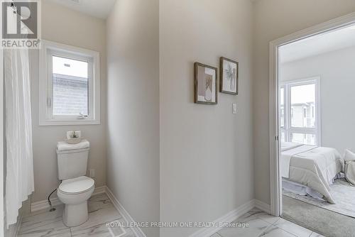 884 Plum Place, Milton, ON - Indoor Photo Showing Bathroom