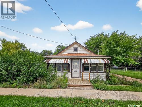 311 3Rd Street, Chaplin, SK - Outdoor