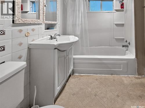 311 3Rd Street, Chaplin, SK - Indoor