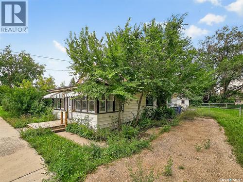 311 3Rd Street, Chaplin, SK - Outdoor