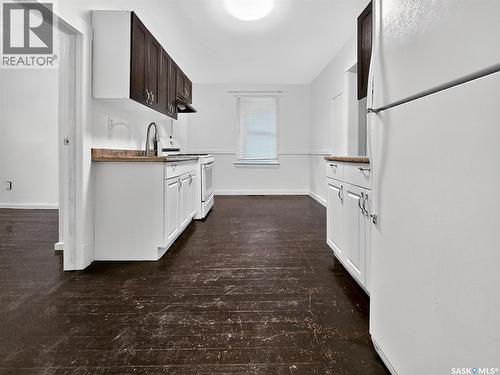 140 1St Avenue, Chaplin, SK - Indoor Photo Showing Kitchen