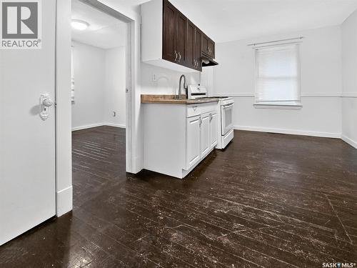 140 1St Avenue, Chaplin, SK - Indoor Photo Showing Kitchen