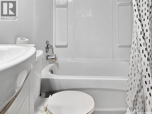 140 1St Avenue, Chaplin, SK - Indoor Photo Showing Bathroom