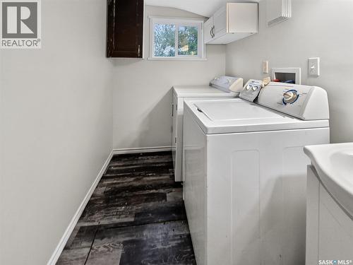 140 1St Avenue, Chaplin, SK - Indoor Photo Showing Laundry Room