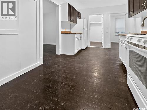140 1St Avenue, Chaplin, SK - Indoor Photo Showing Kitchen