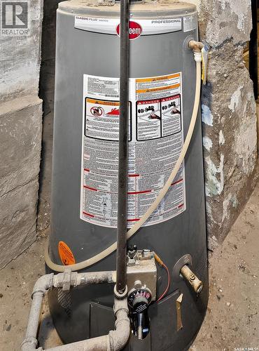 140 1St Avenue, Chaplin, SK - Indoor Photo Showing Basement