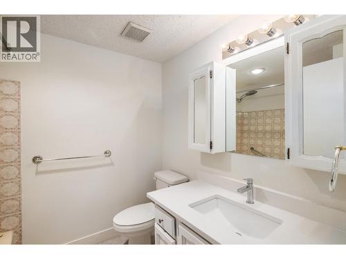 555 Rowcliffe Avenue Unit# 307, Kelowna, BC - Indoor Photo Showing Bathroom