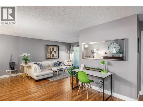 Furniture now removed - 555 Rowcliffe Avenue Unit# 307, Kelowna, BC - Indoor Photo Showing Living Room