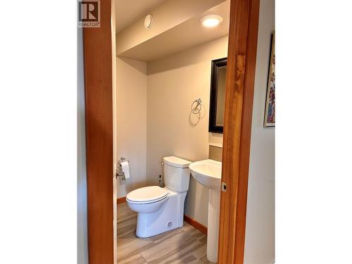 948 Redstone Drive, Rossland, BC - Indoor Photo Showing Bathroom
