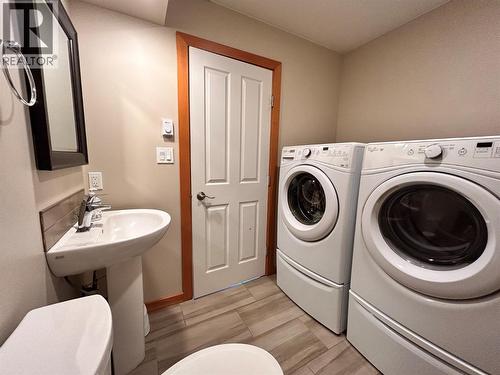 948 Redstone Drive, Rossland, BC - Indoor Photo Showing Laundry Room