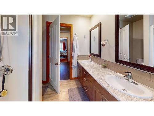 948 Redstone Drive, Rossland, BC - Indoor Photo Showing Bathroom
