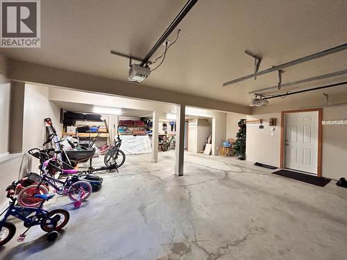 948 Redstone Drive, Rossland, BC - Indoor Photo Showing Garage