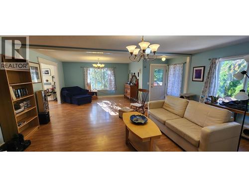 7766 18Th Street, Grand Forks, BC - Indoor Photo Showing Living Room