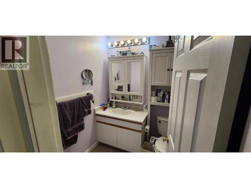 7766 18Th Street, Grand Forks, BC - Indoor Photo Showing Bathroom
