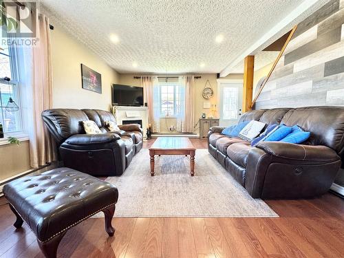 40 Main Street, Twillingate, NL - Indoor Photo Showing Living Room