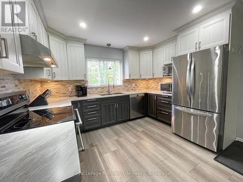 25 - 40 Judge Avenue, North Bay (Ferris), ON - Indoor Photo Showing Kitchen With Upgraded Kitchen