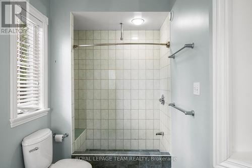 4310 Armitage Avenue, Ottawa, ON - Indoor Photo Showing Bathroom