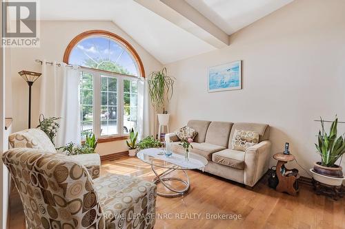 46 Foxhill Crescent, St. Catharines, ON - Indoor Photo Showing Living Room