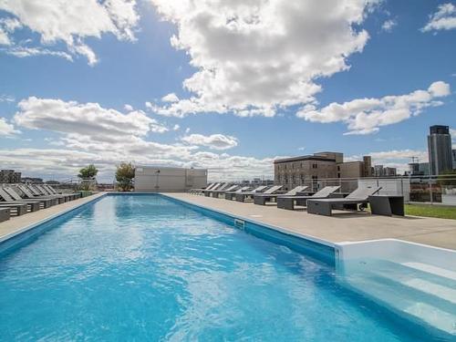 Piscine - 706-1010 Rue William, Montréal (Le Sud-Ouest), QC - Outdoor With In Ground Pool With View